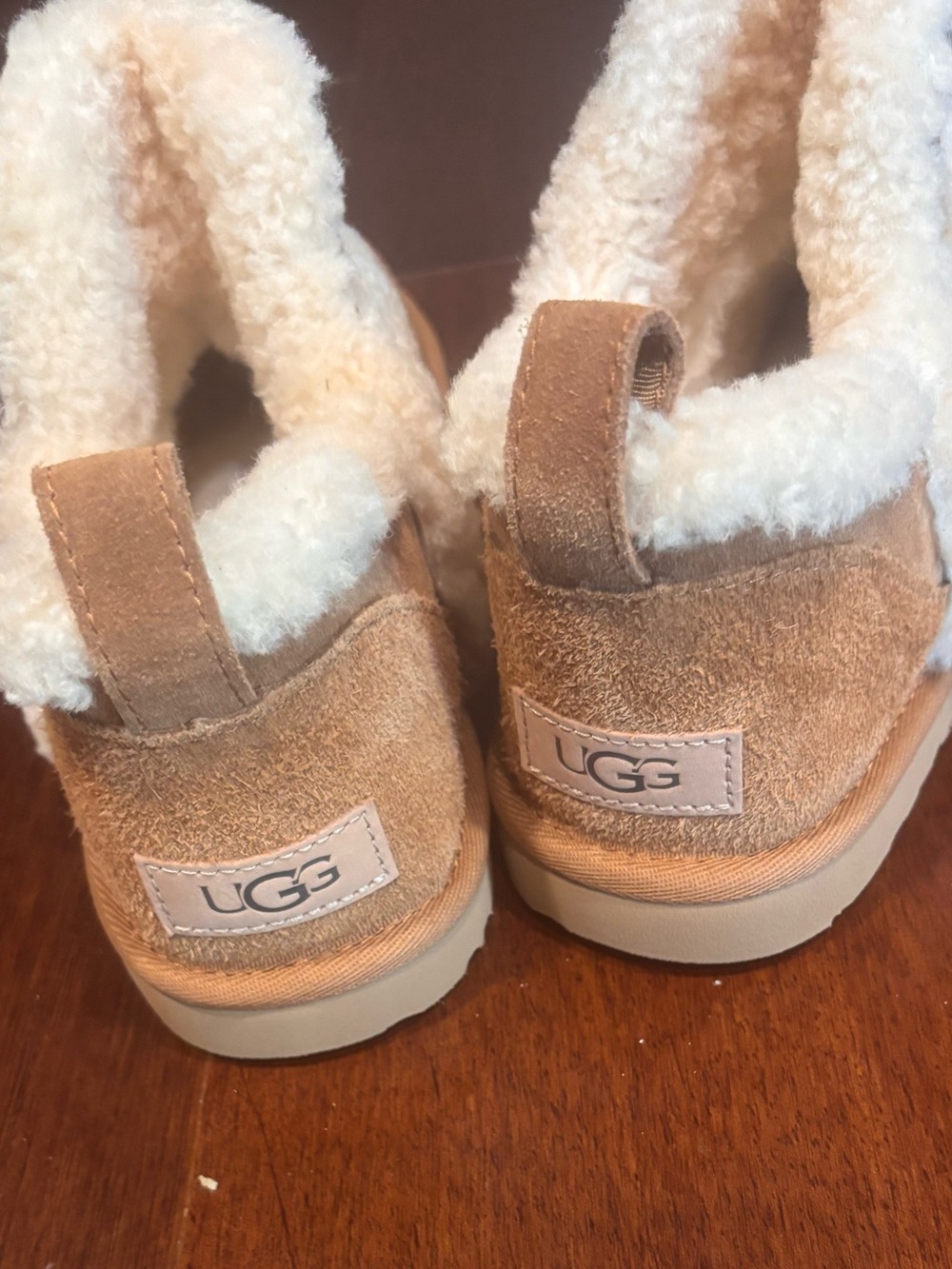 Girls UGGS - NWT - Picture 3 of 6